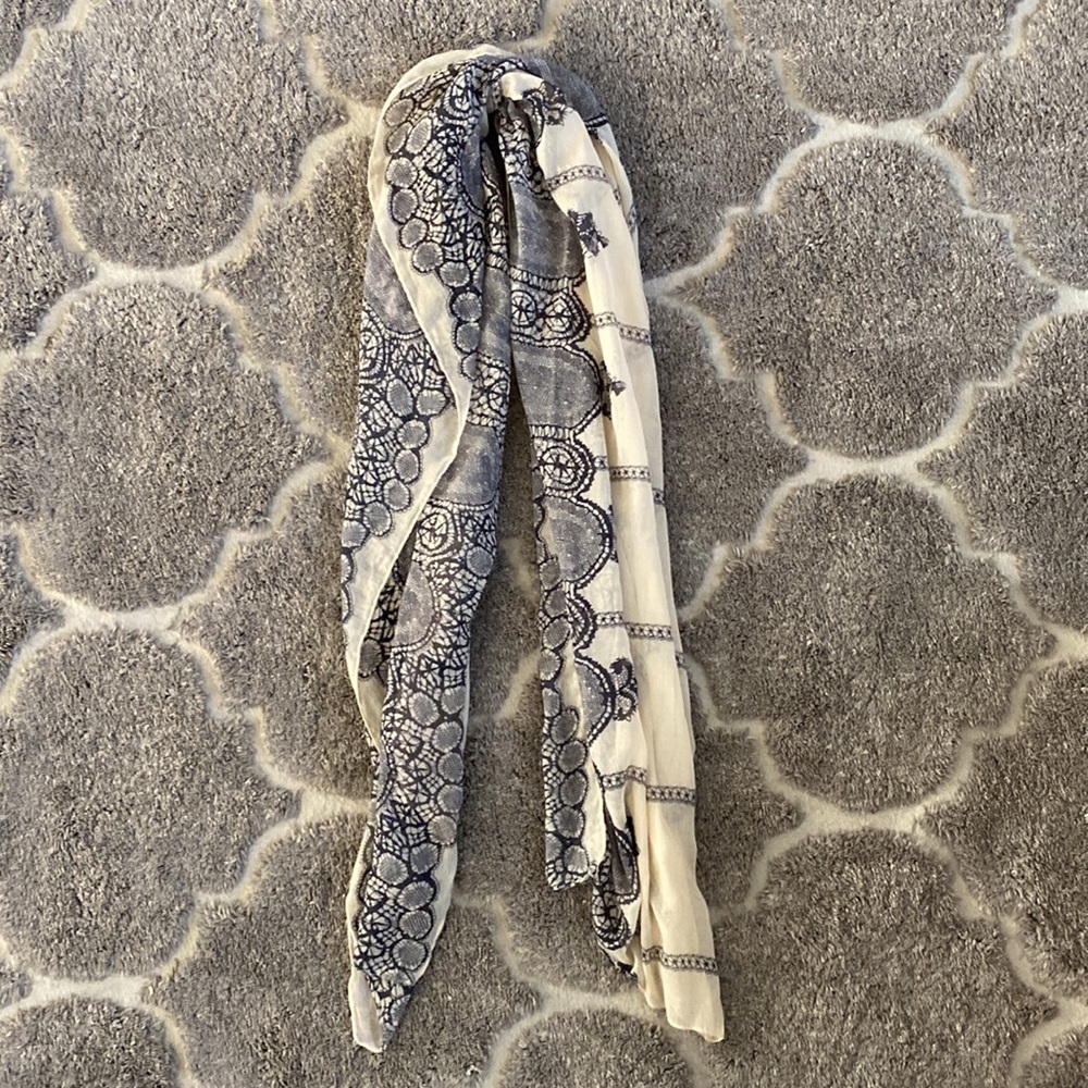 Scarf Set - Picture 4 of 5